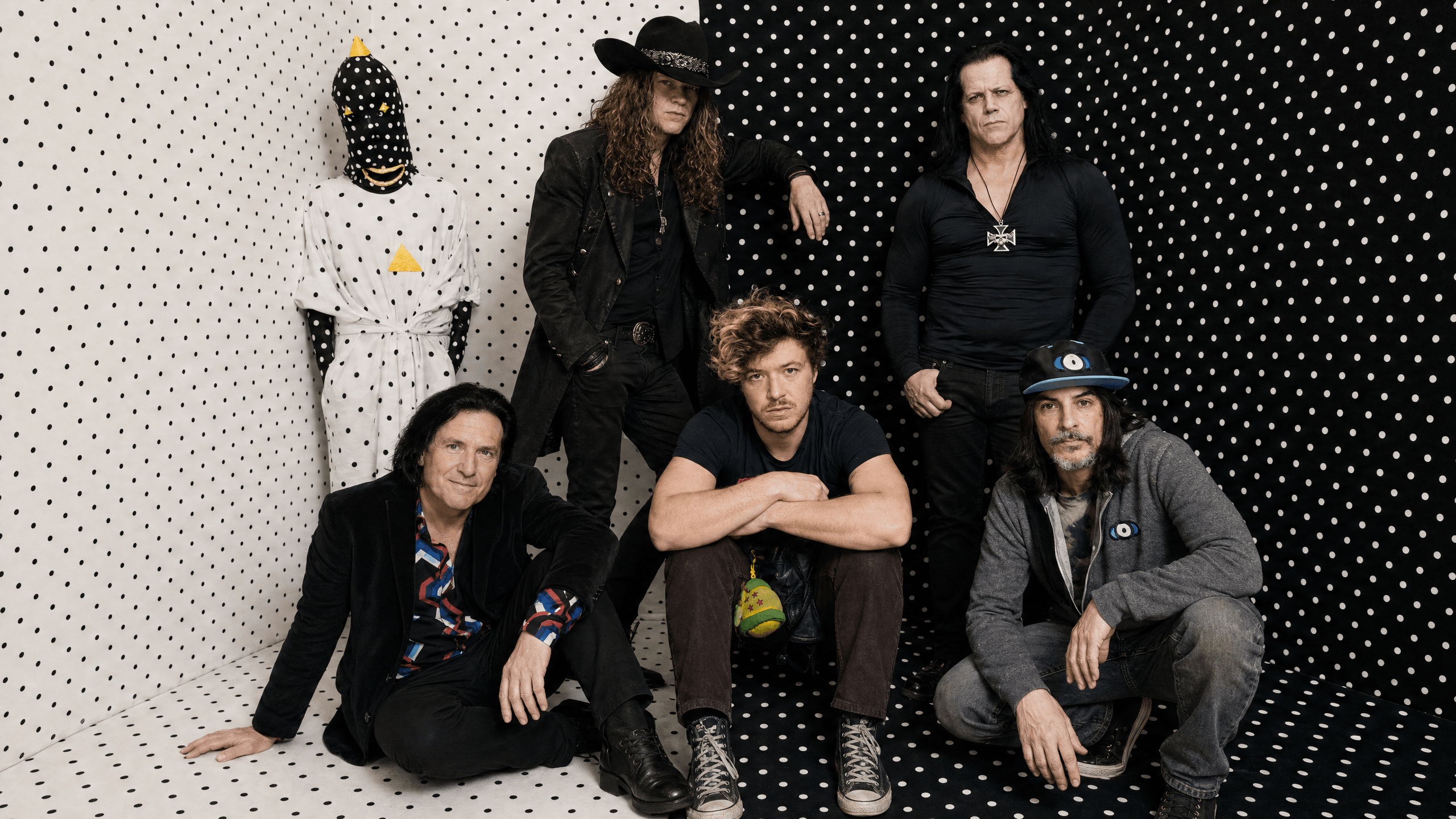 Group portrait of this week's top artists: R.E.M., Marillion, Pearl Jam, Sublime, Boards of Canada, Extreme